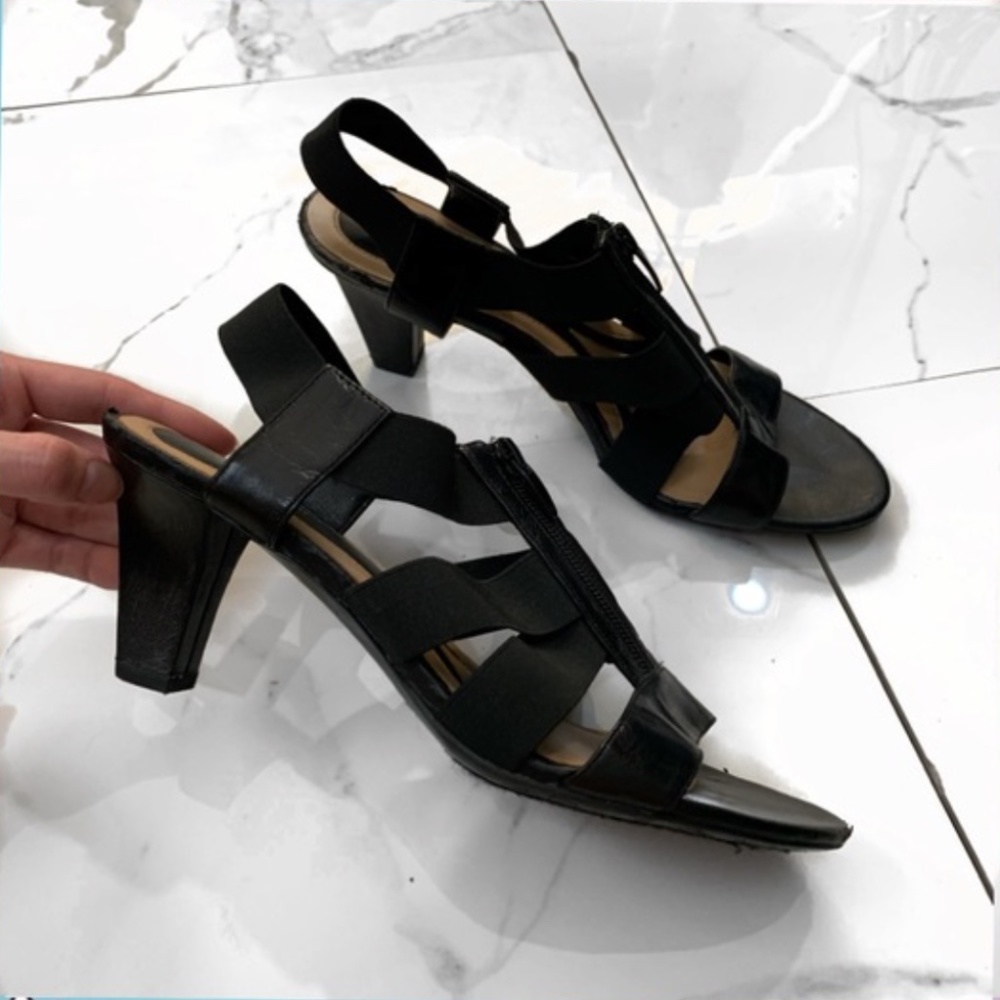 Naturalized N5 Comfort Black Strappy Heels